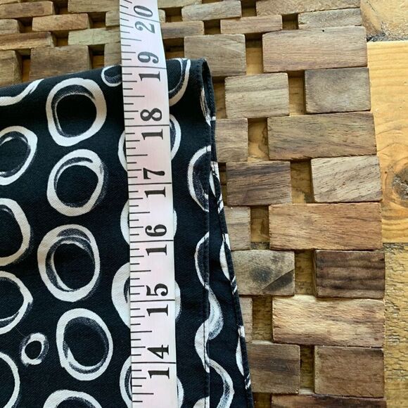Ellen Tracy Silk Tank Geometric Circle Pattern Black White Women Size 8 EUC - Picture 8 of 10